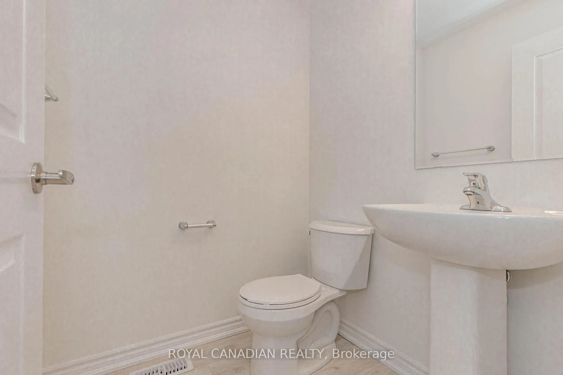 Photo 21 of 355 Benninger Drive, Kitchener — HOMEH