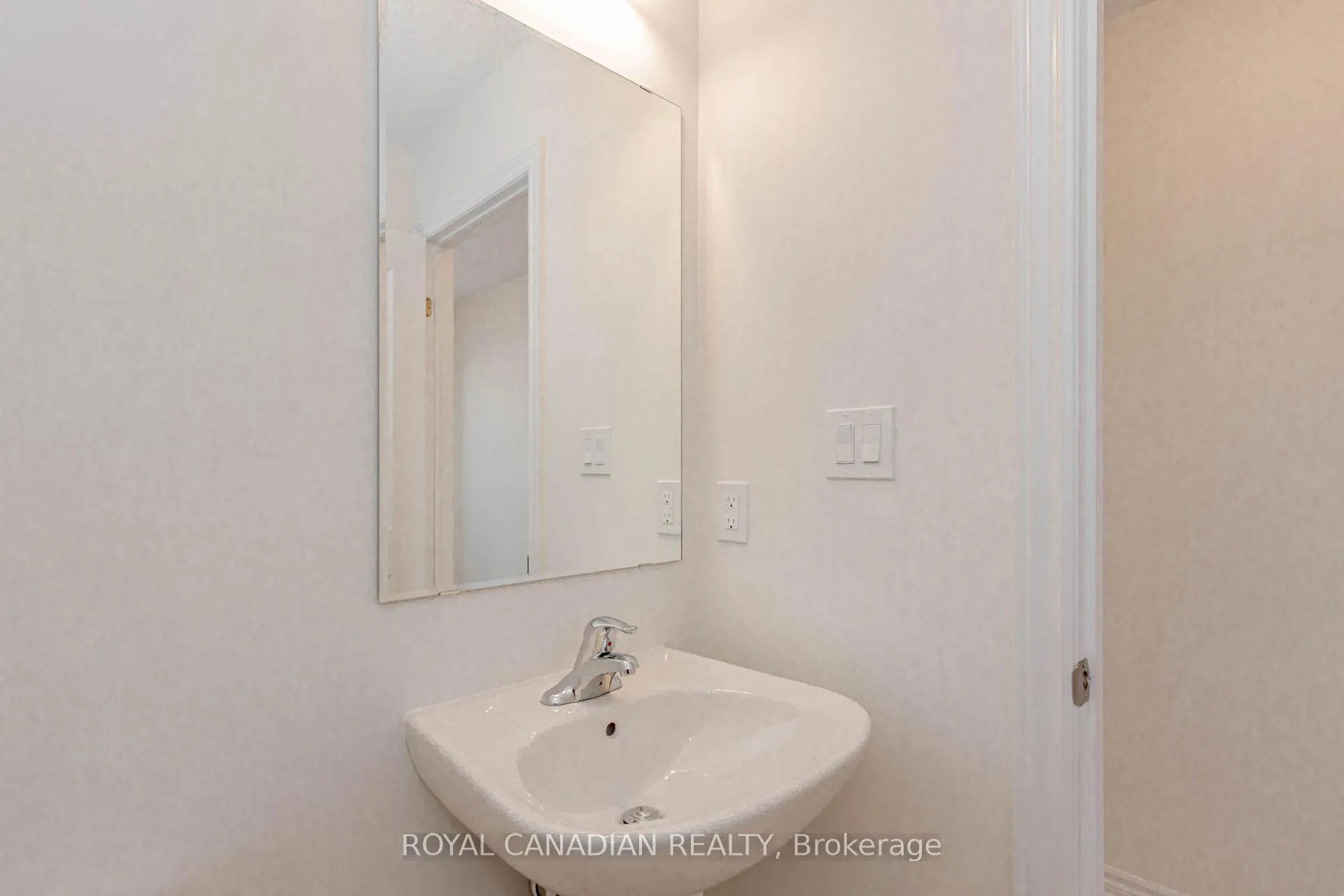 Photo 22 of 355 Benninger Drive, Kitchener — HOMEH
