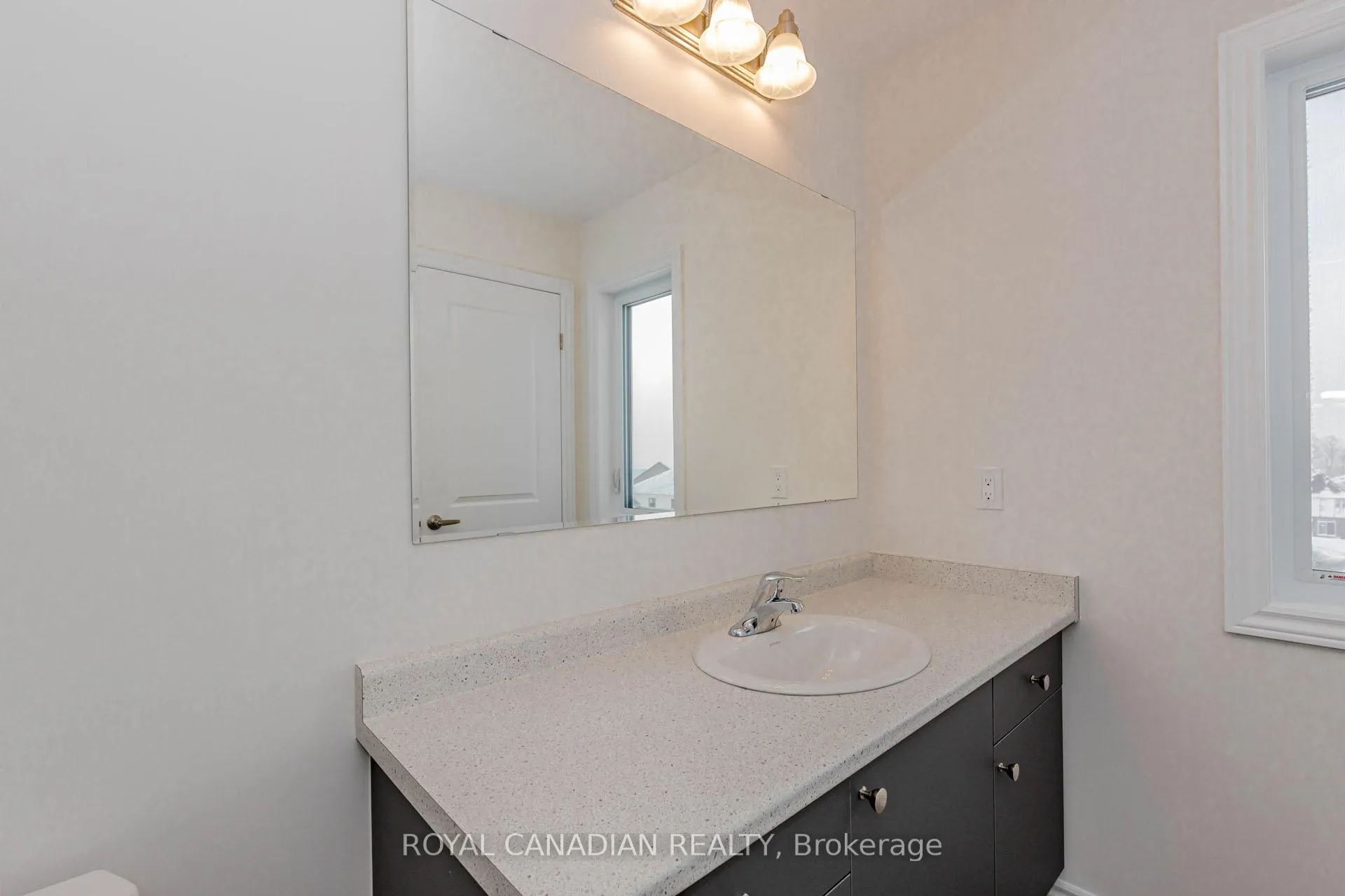 Photo 31 of 355 Benninger Drive, Kitchener — HOMEH