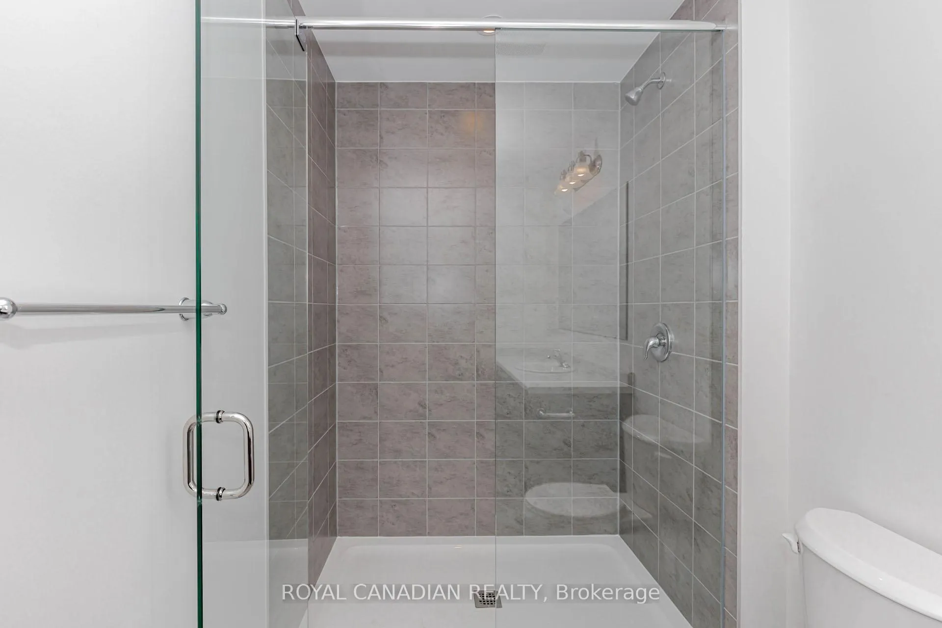 Photo 32 of 355 Benninger Drive, Kitchener — HOMEH