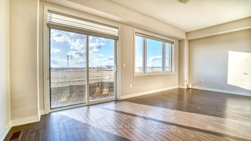 Photo 9 of 42 Freedom Crescent, Hamilton, Mount Hope — HOMEH