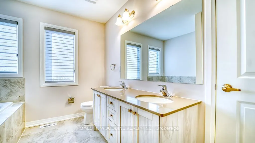 Photo 15 of 42 Freedom Crescent, Hamilton, Mount Hope — HOMEH