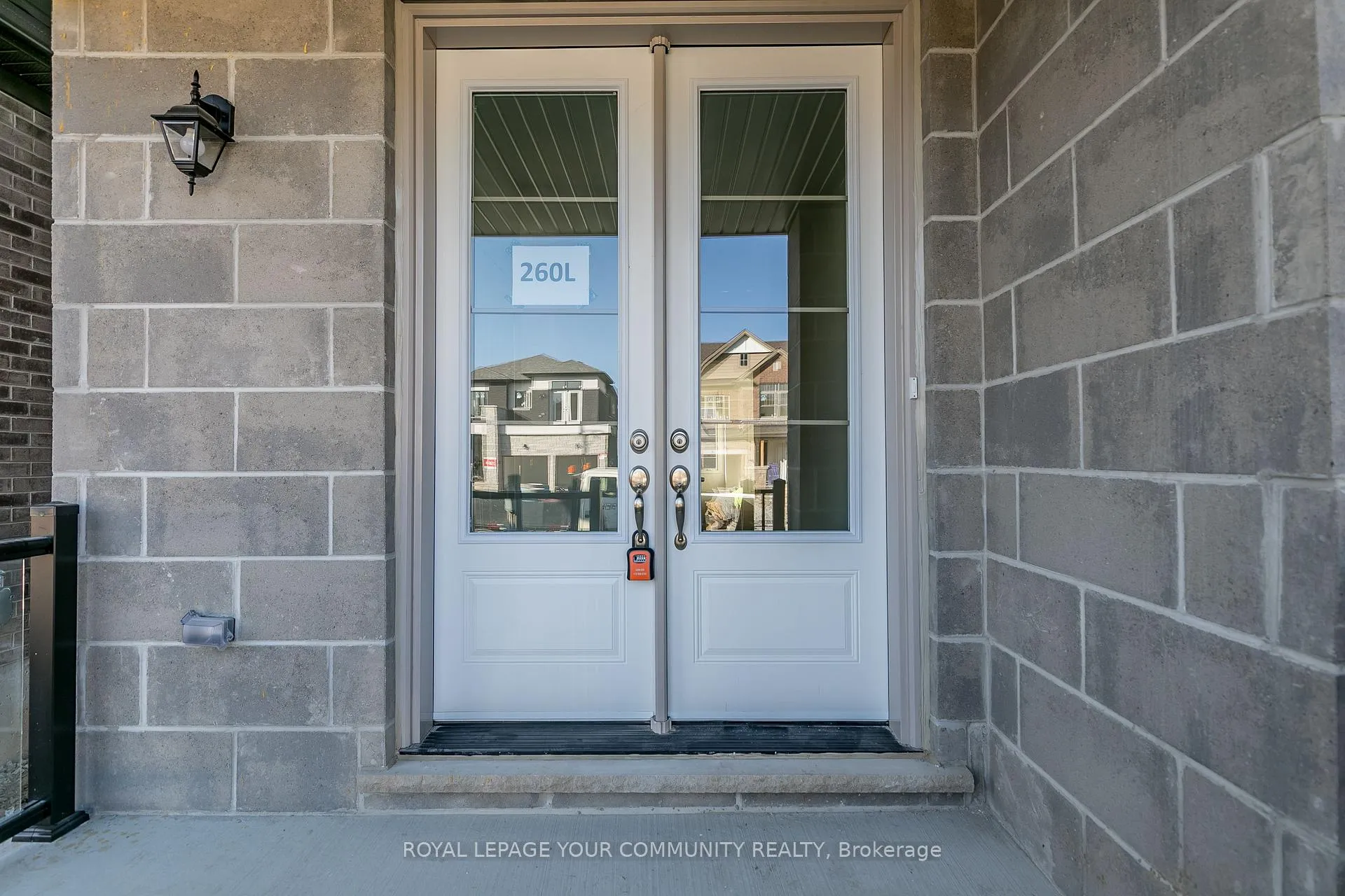 Photo 3 of 23 Daffodil Road, Springwater, Midhurst — HOMEH