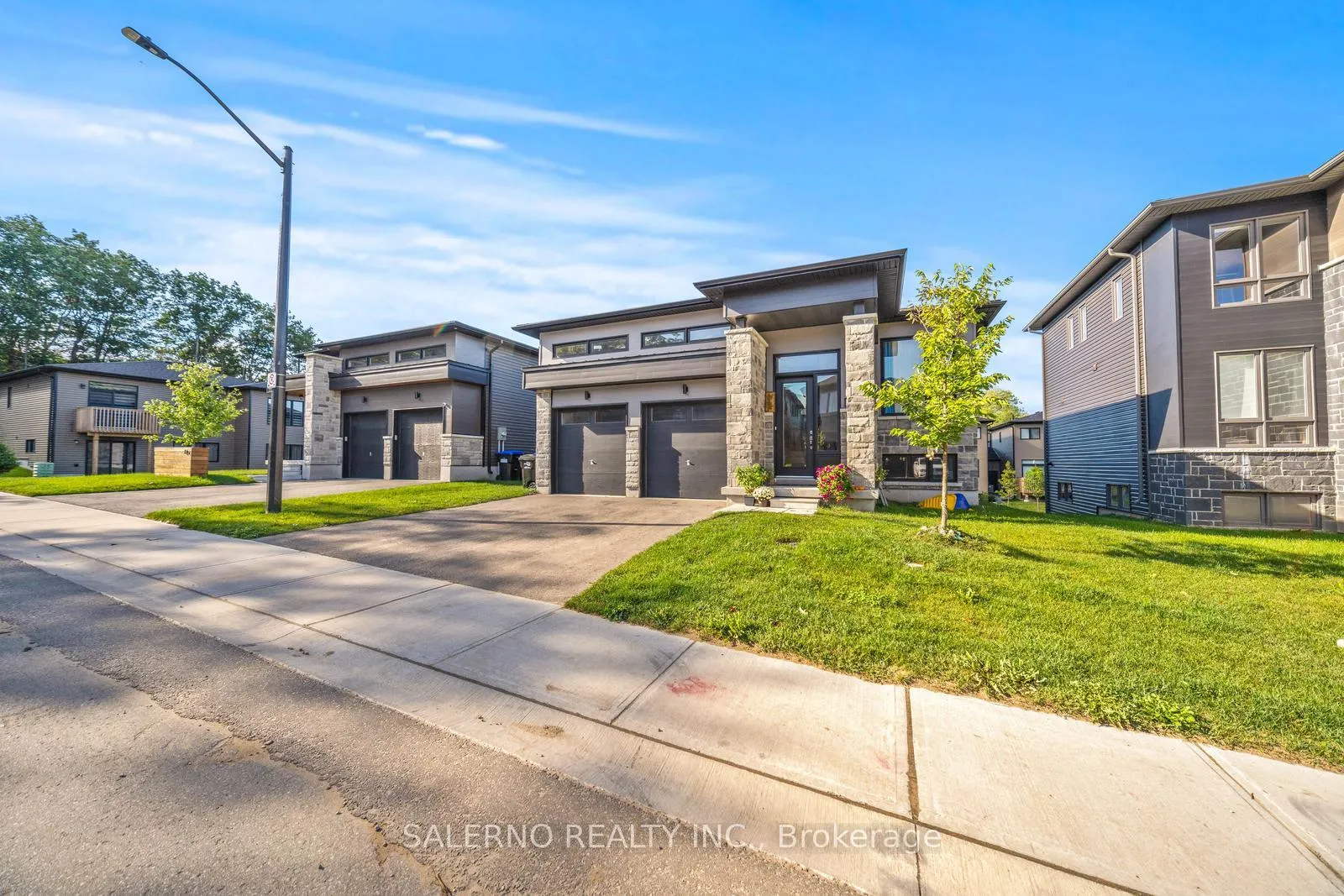 Photo 4 of Unit Lower, 100 Berkely Street, Wasaga Beach — HOMEH