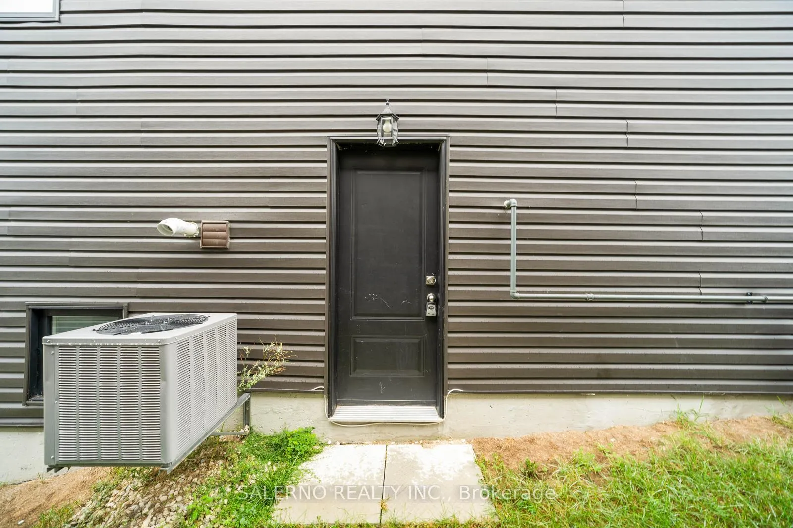 Photo 7 of Unit Lower, 100 Berkely Street, Wasaga Beach — HOMEH