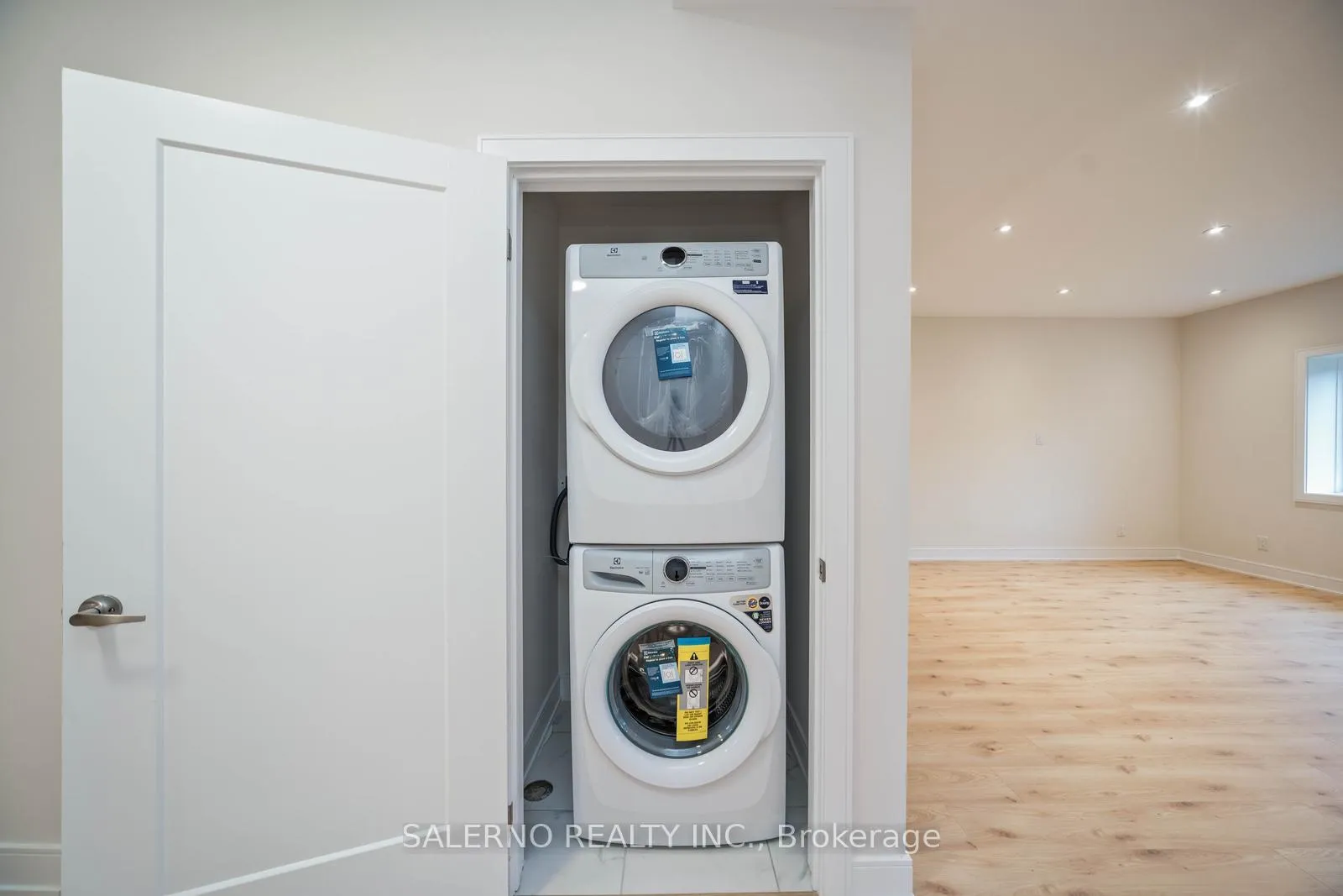 Photo 23 of Unit Lower, 100 Berkely Street, Wasaga Beach — HOMEH