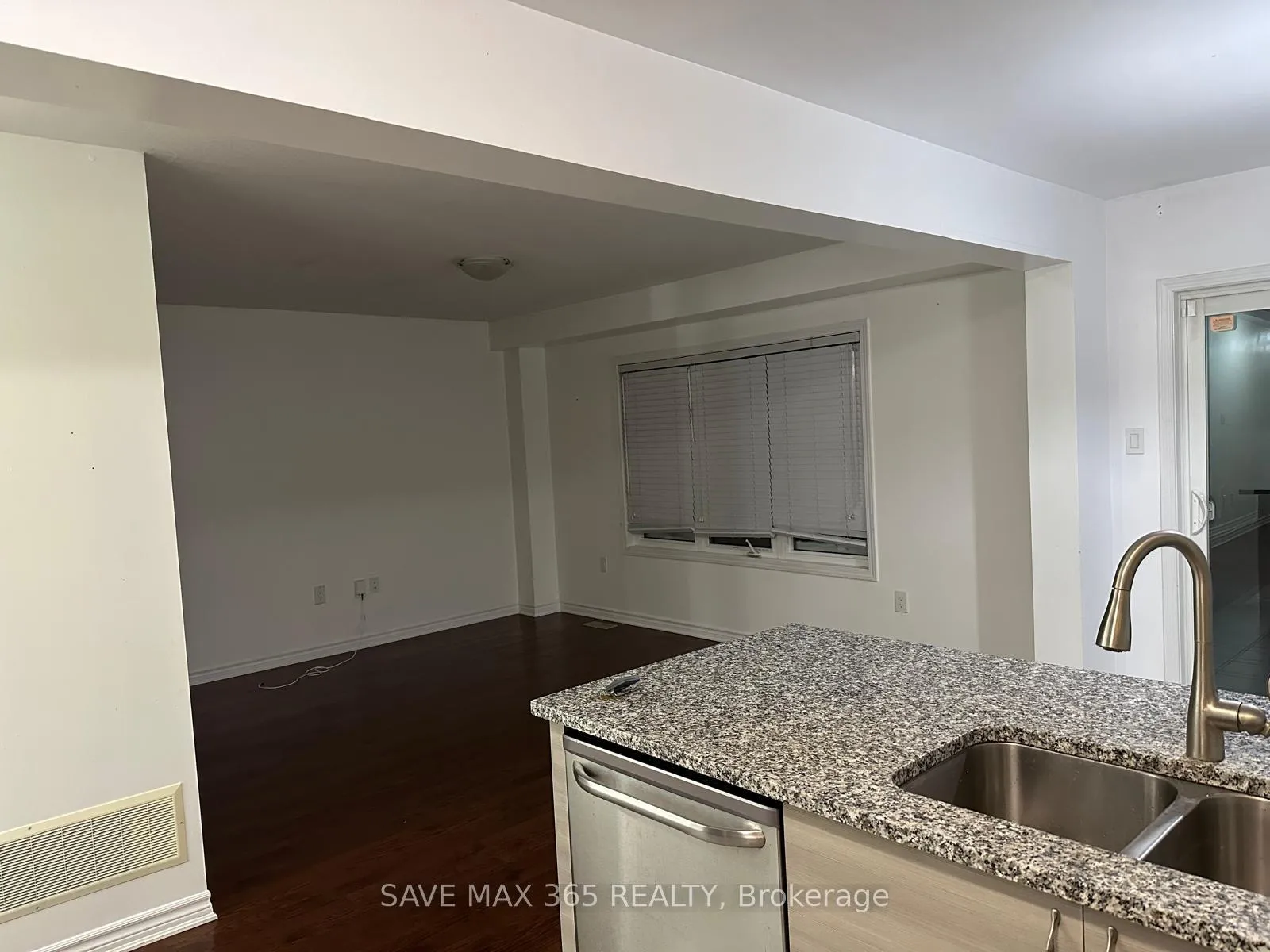 Photo 2 of 270 Grovehill Crescent, Kitchener — HOMEH