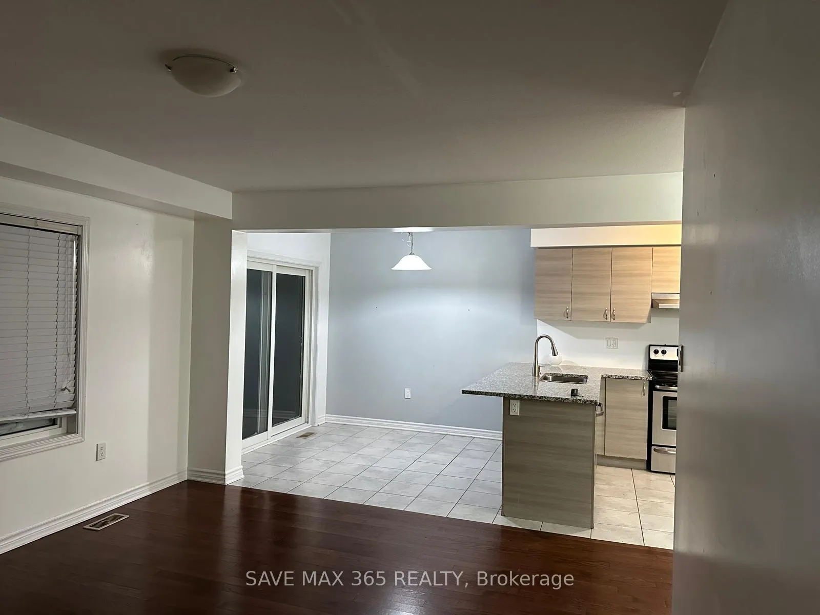 Photo 3 of 270 Grovehill Crescent, Kitchener — HOMEH