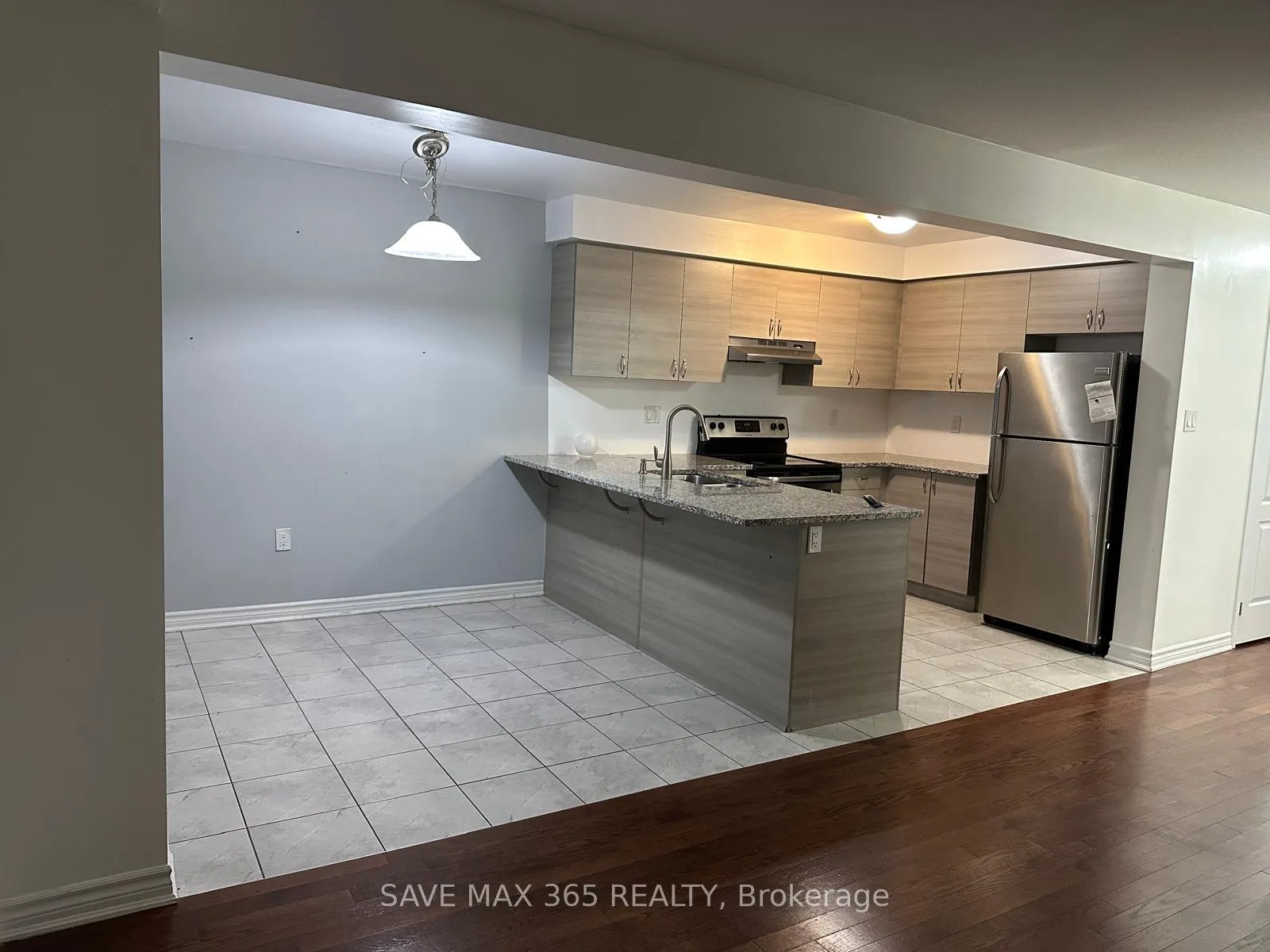 Photo 4 of 270 Grovehill Crescent, Kitchener — HOMEH