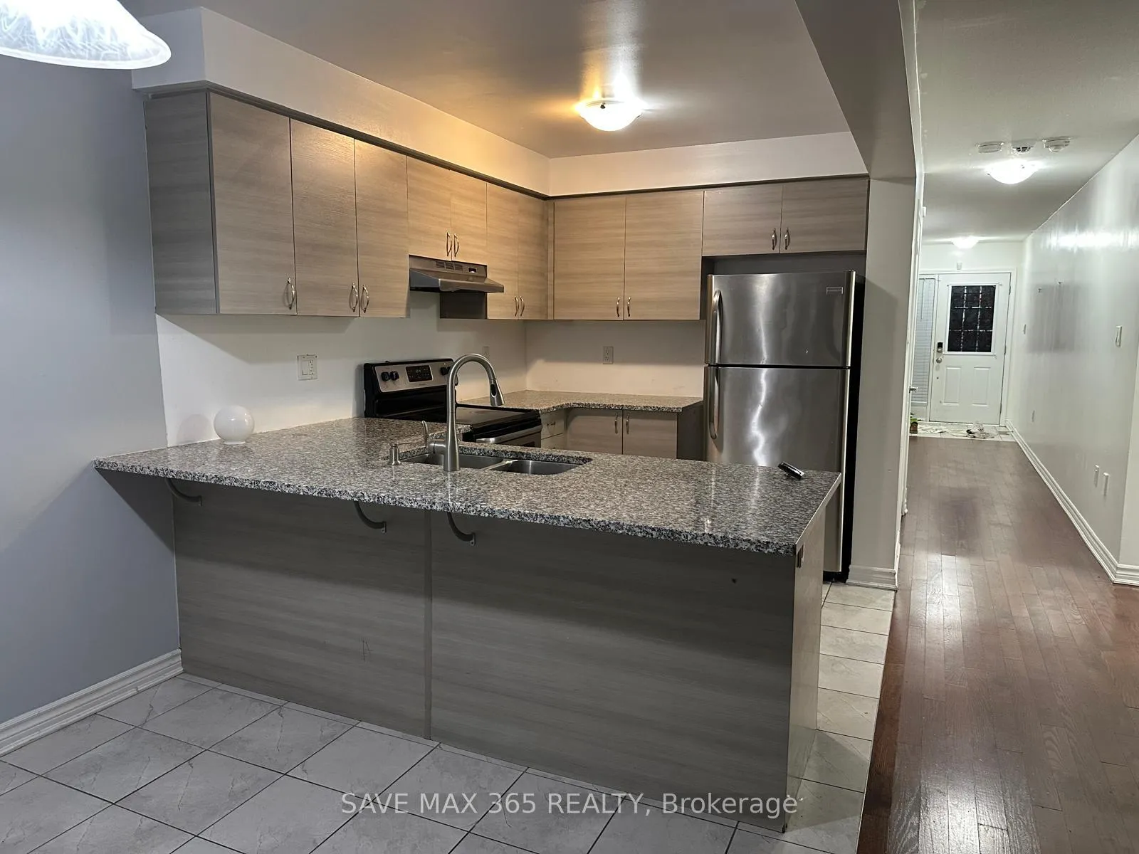 Photo 5 of 270 Grovehill Crescent, Kitchener — HOMEH
