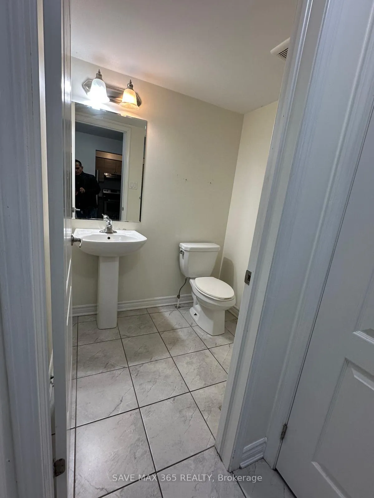 Photo 9 of 270 Grovehill Crescent, Kitchener — HOMEH