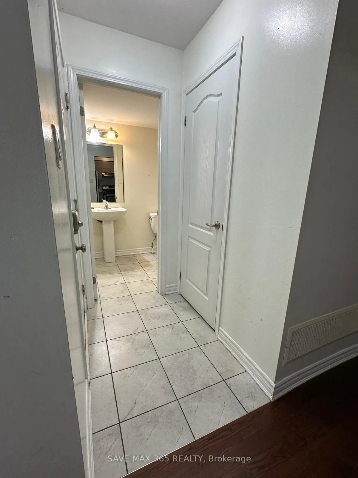 Photo 10 of 270 Grovehill Crescent, Kitchener — HOMEH