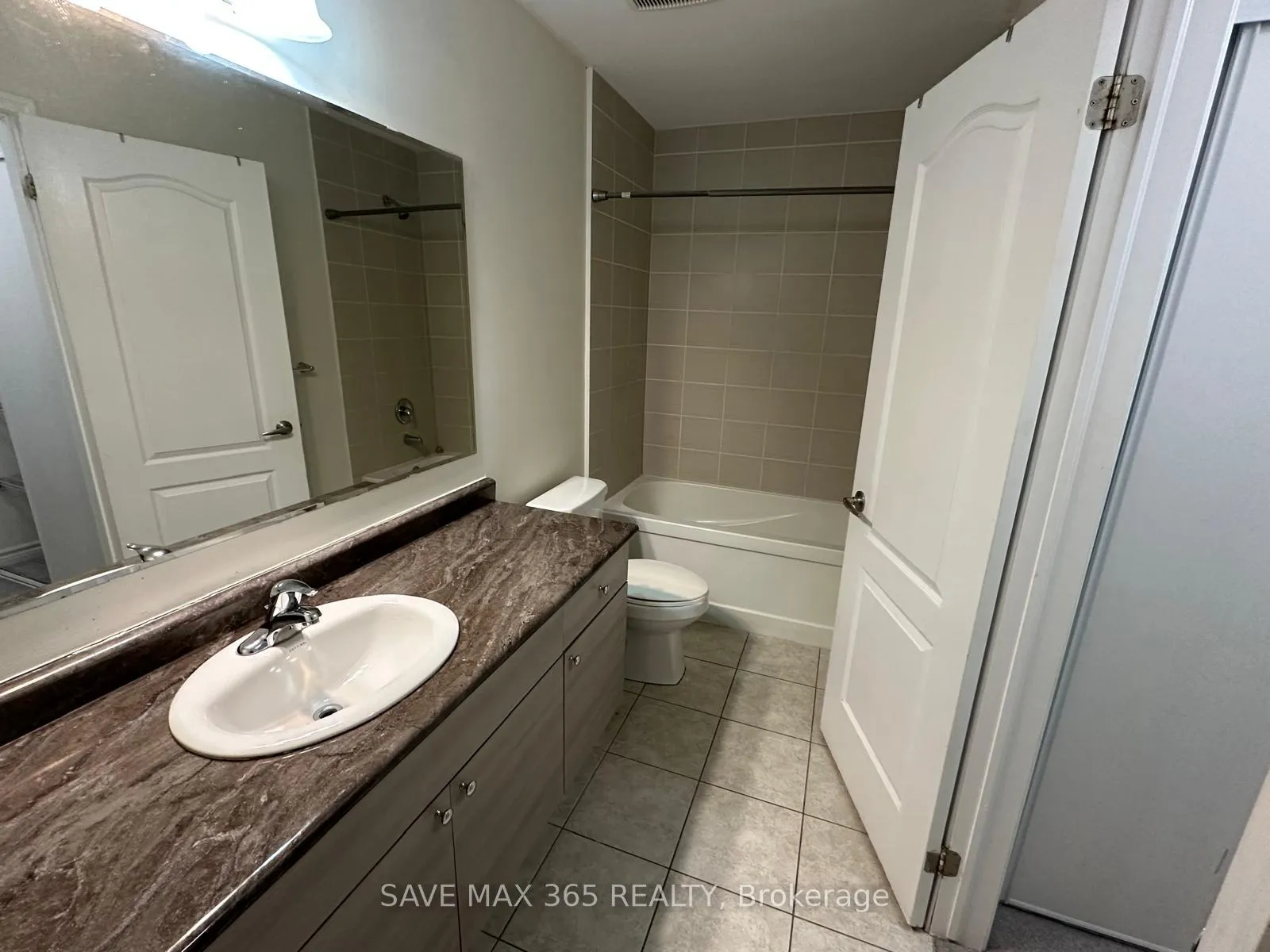 Photo 13 of 270 Grovehill Crescent, Kitchener — HOMEH