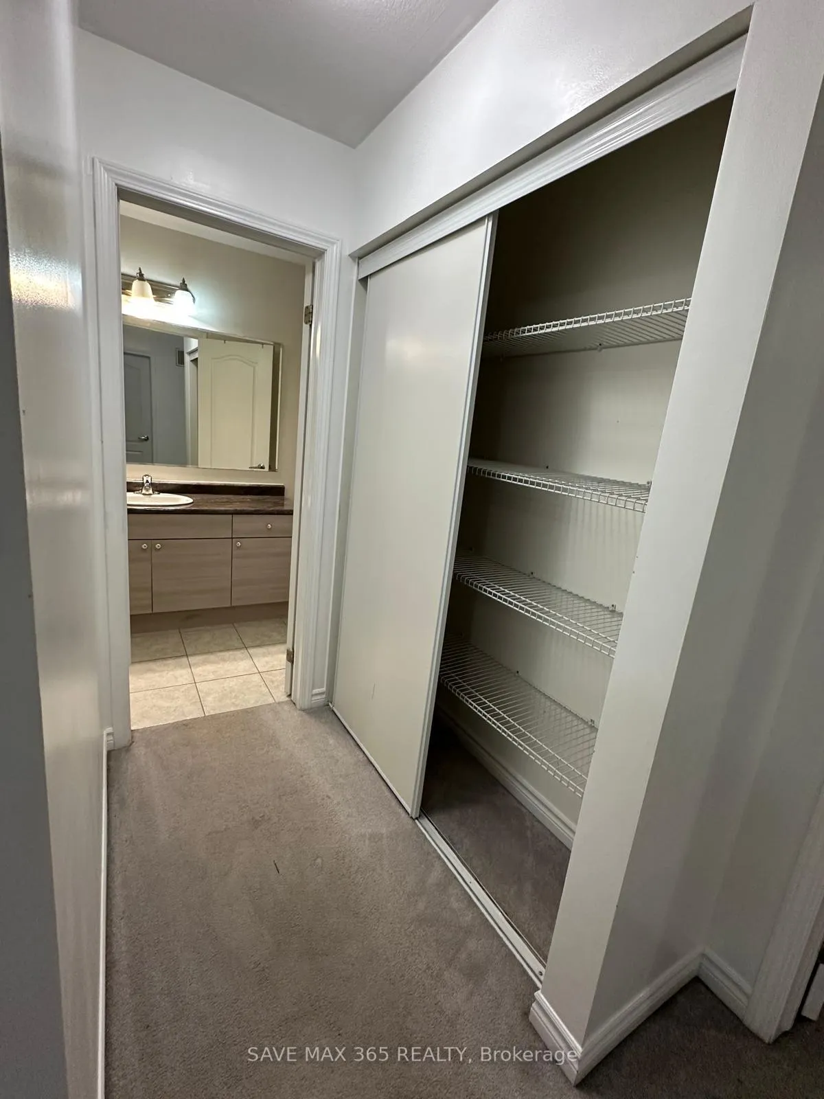 Photo 14 of 270 Grovehill Crescent, Kitchener — HOMEH