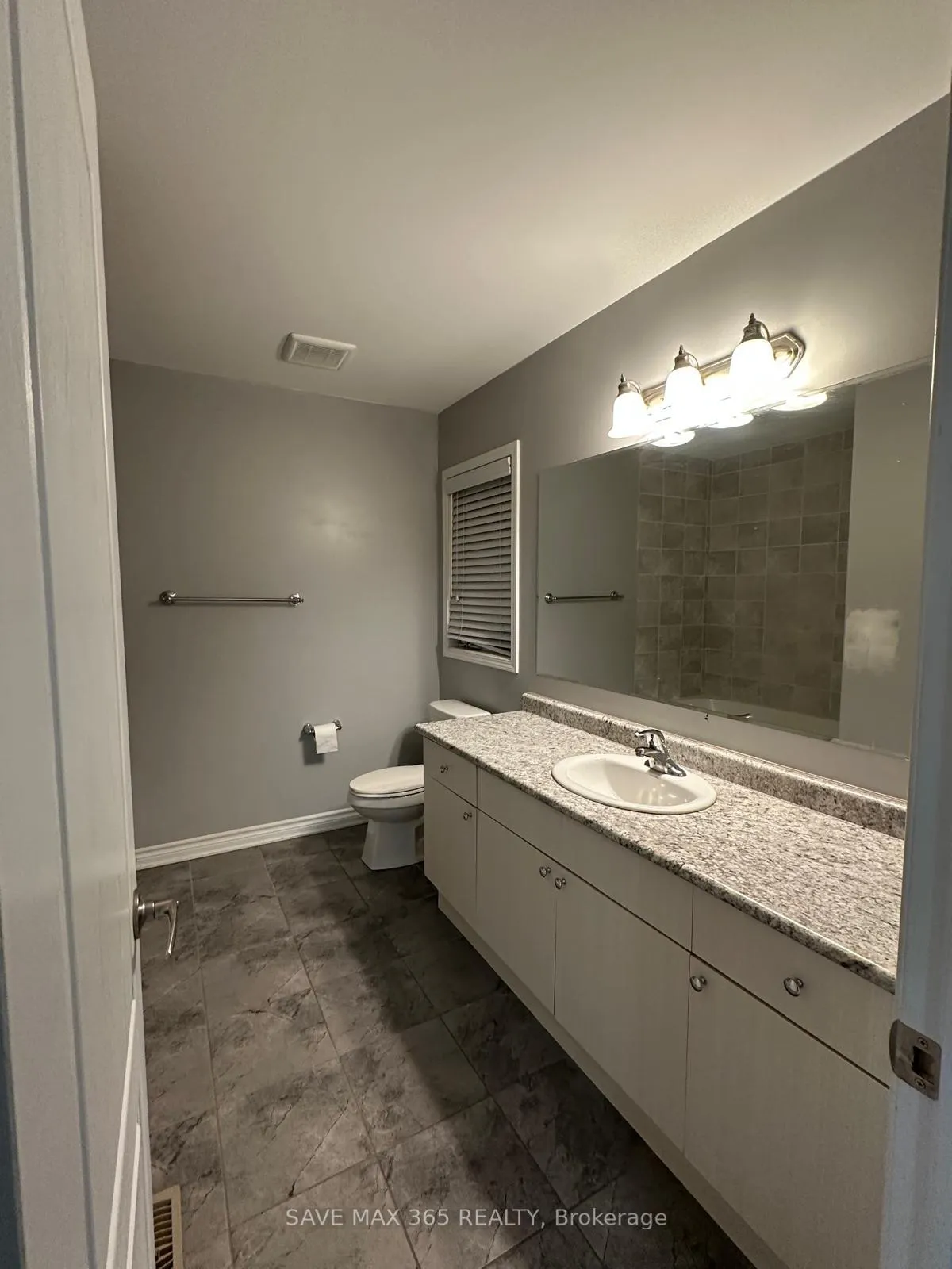 Photo 15 of 270 Grovehill Crescent, Kitchener — HOMEH
