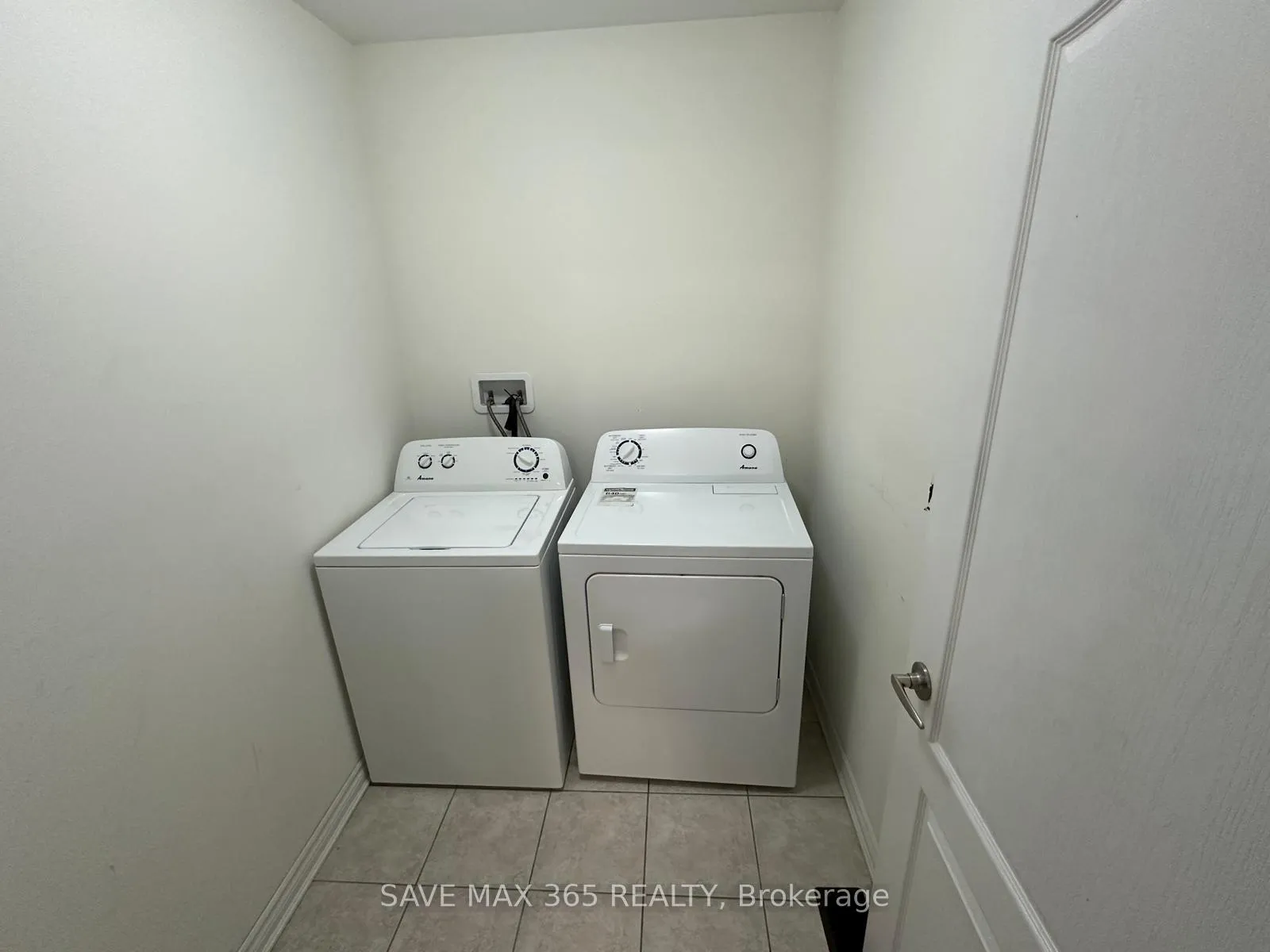 Photo 27 of 270 Grovehill Crescent, Kitchener — HOMEH