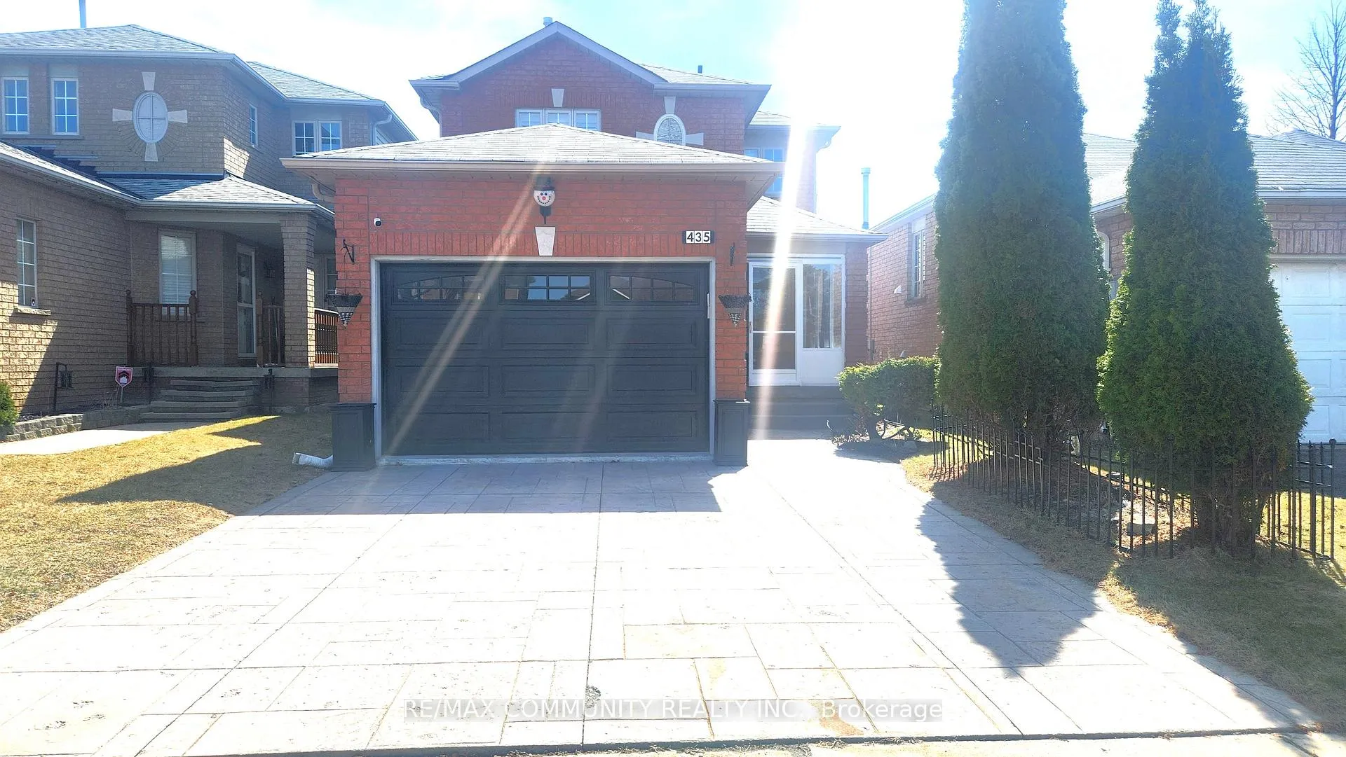 Front of Unit Lower, 435 Stonegate Avenue