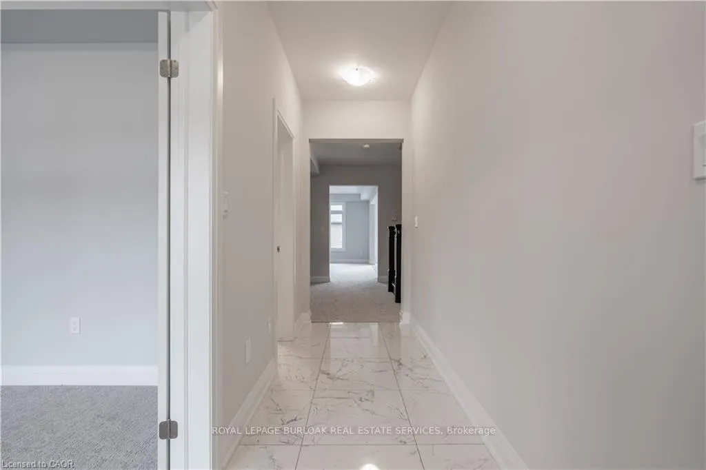 Photo 3 of 7482 Sherrilee Crescent, Niagara Falls, Brown — HOMEH