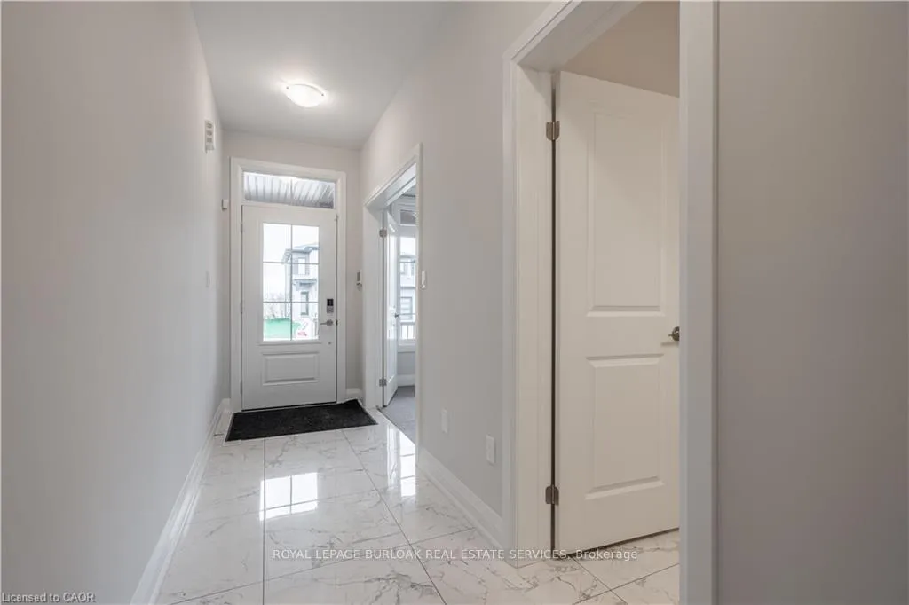 Photo 4 of 7482 Sherrilee Crescent, Niagara Falls, Brown — HOMEH