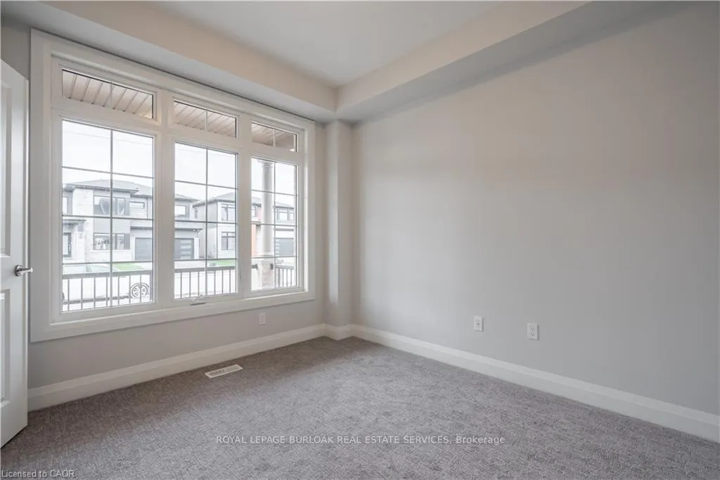 Photo 5 of 7482 Sherrilee Crescent, Niagara Falls, Brown — HOMEH