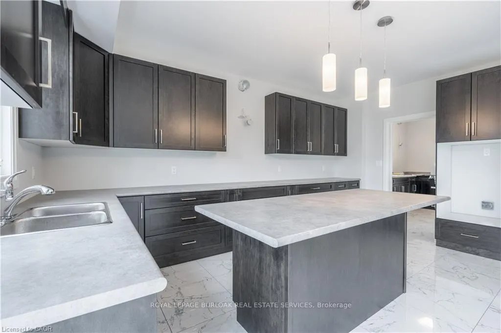 Photo 16 of 7482 Sherrilee Crescent, Niagara Falls, Brown — HOMEH