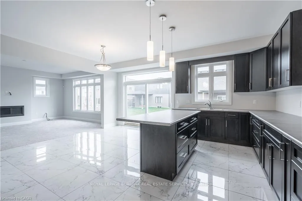 Photo 18 of 7482 Sherrilee Crescent, Niagara Falls, Brown — HOMEH