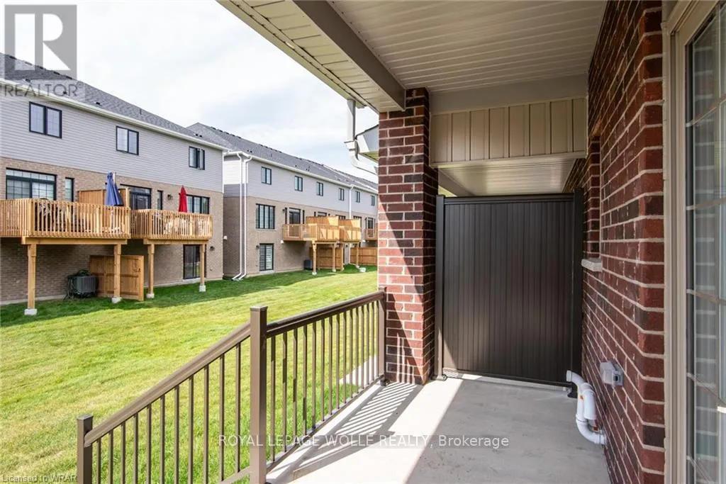 Photo 4 of 257 Raspberry Place, Waterloo, Columbia Forest/Clair Hills — HOMEH