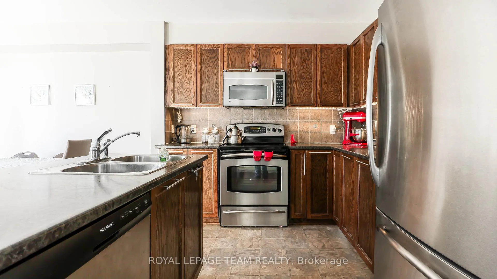 Photo 9 of 821 Clearbrook Drive, Ottawa, Barrhaven - Strandherd — HOMEH