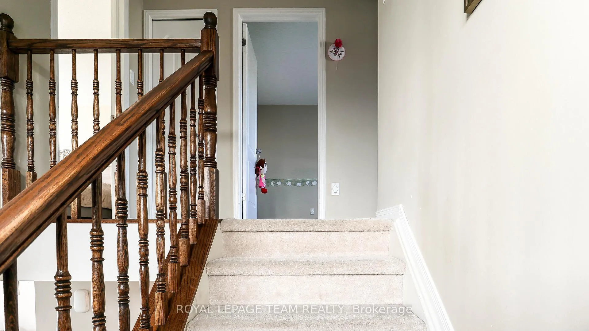 Photo 11 of 821 Clearbrook Drive, Ottawa, Barrhaven - Strandherd — HOMEH