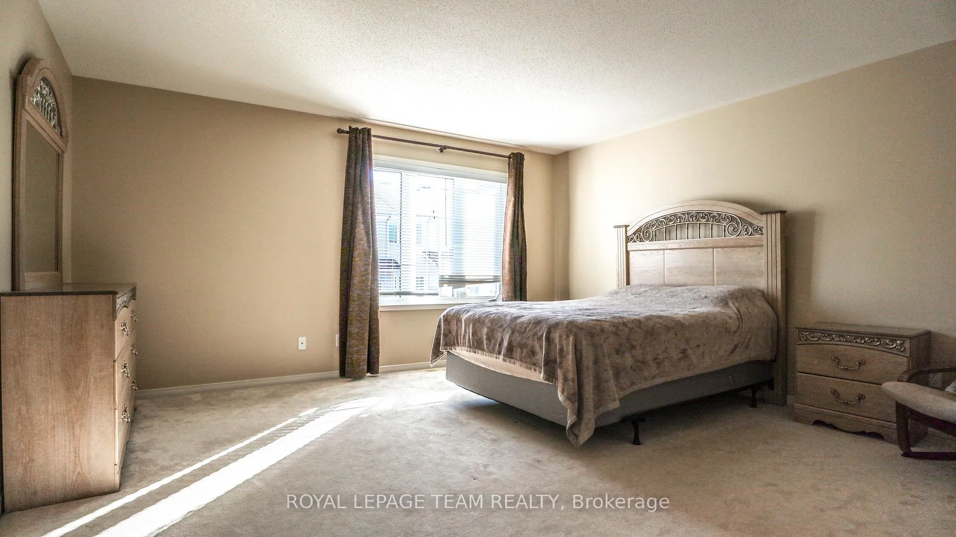 Photo 12 of 821 Clearbrook Drive, Ottawa, Barrhaven - Strandherd — HOMEH