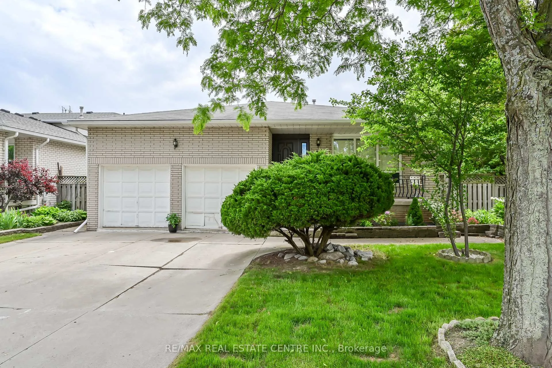 Photo 1 of 30 Goldcrest Drive, Hamilton, Stoney Creek — HOMEH
