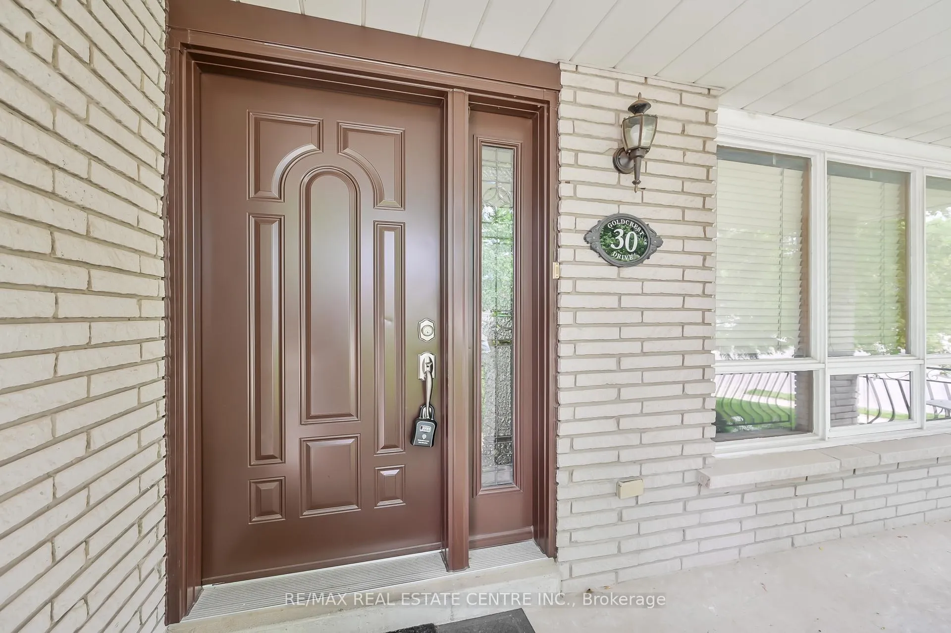 Photo 2 of 30 Goldcrest Drive, Hamilton, Stoney Creek — HOMEH