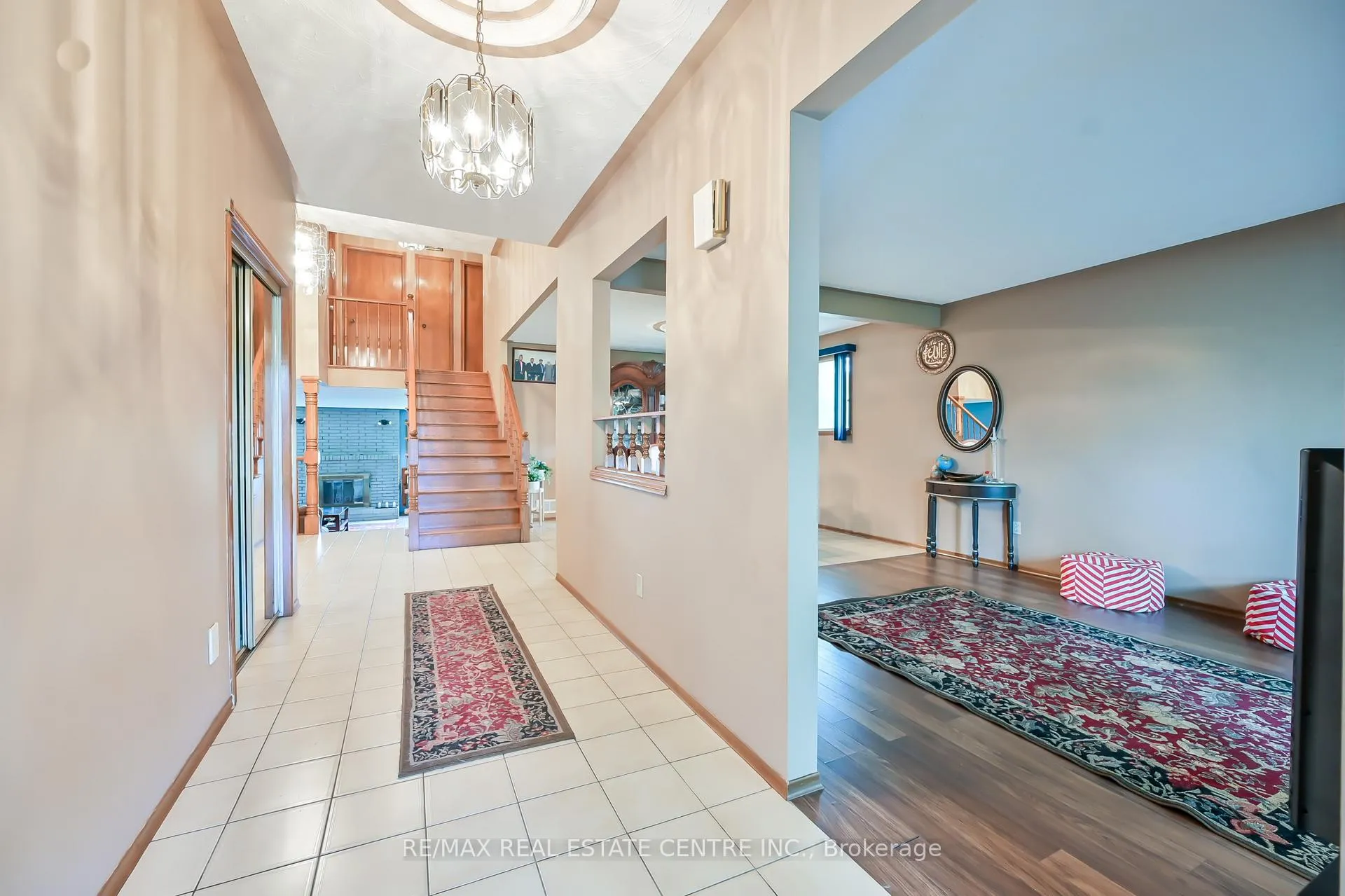 Photo 4 of 30 Goldcrest Drive, Hamilton, Stoney Creek — HOMEH