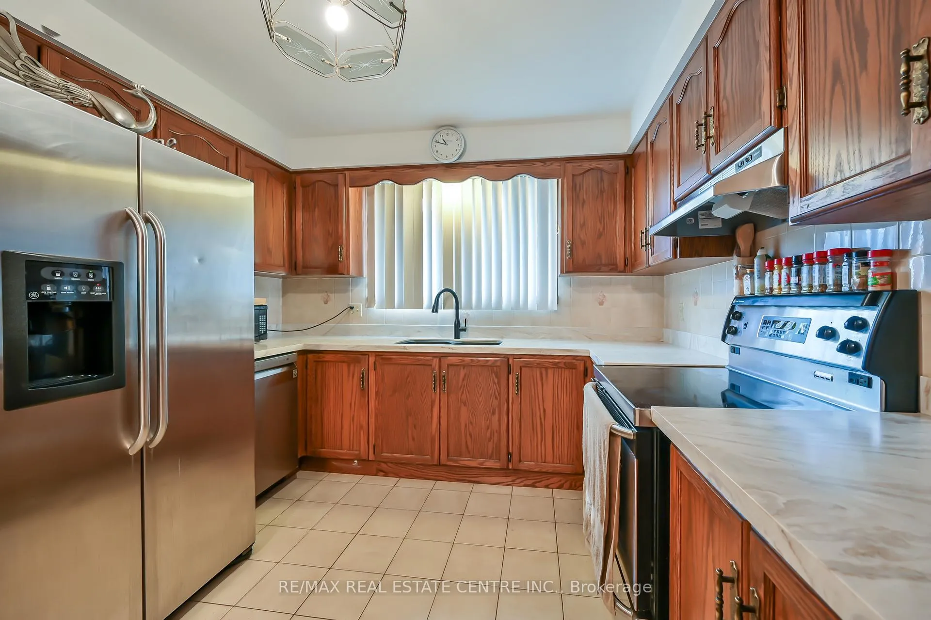 Photo 13 of 30 Goldcrest Drive, Hamilton, Stoney Creek — HOMEH