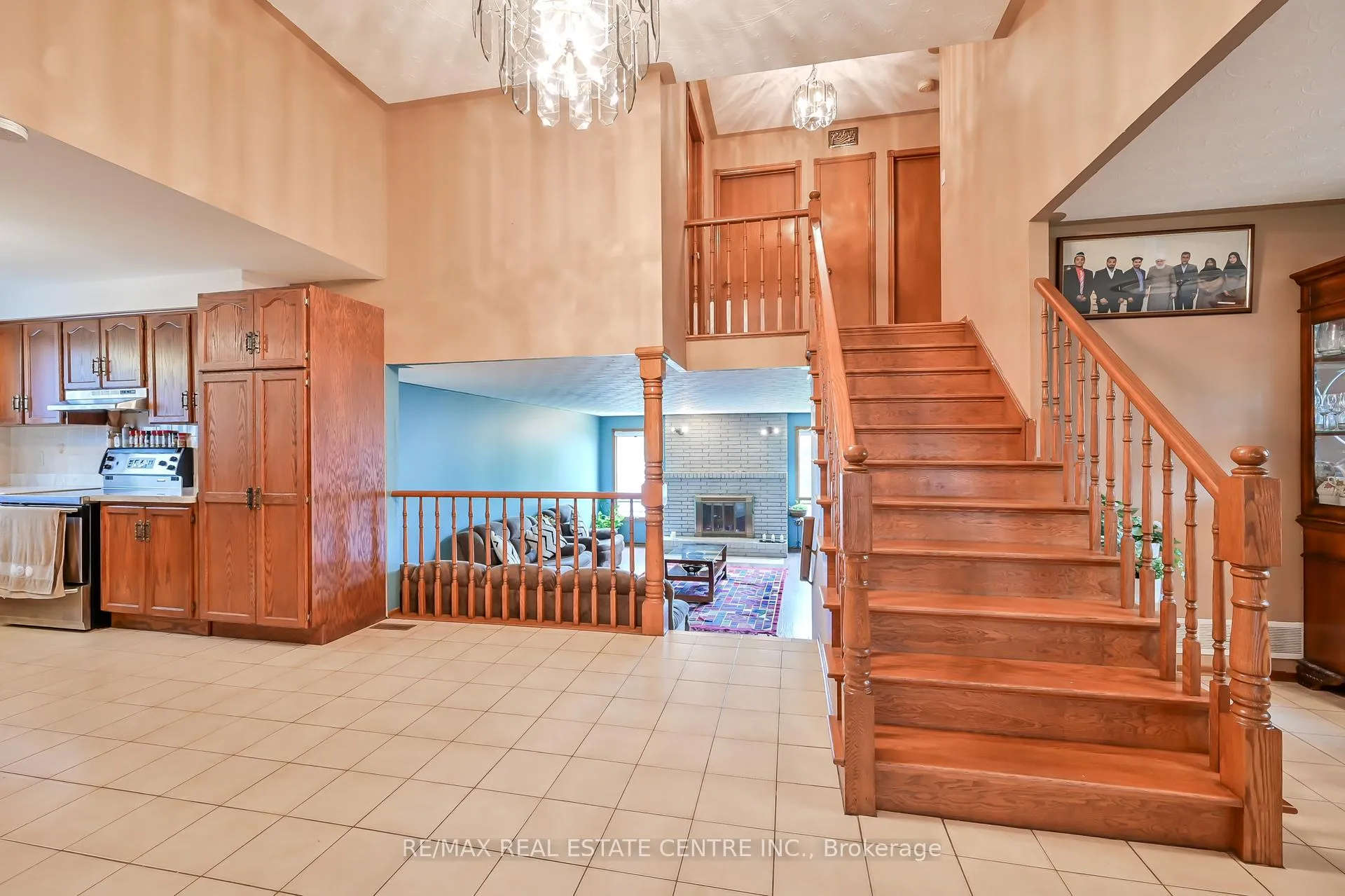 Photo 15 of 30 Goldcrest Drive, Hamilton, Stoney Creek — HOMEH