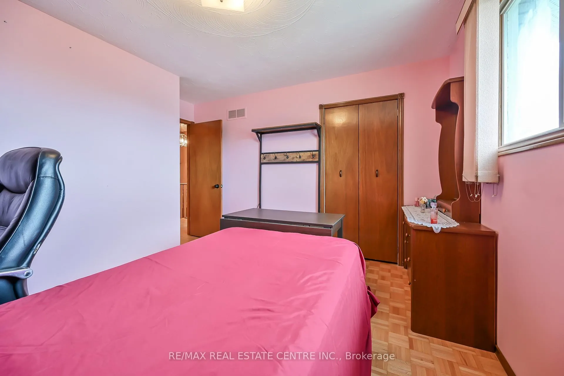 Photo 20 of 30 Goldcrest Drive, Hamilton, Stoney Creek — HOMEH
