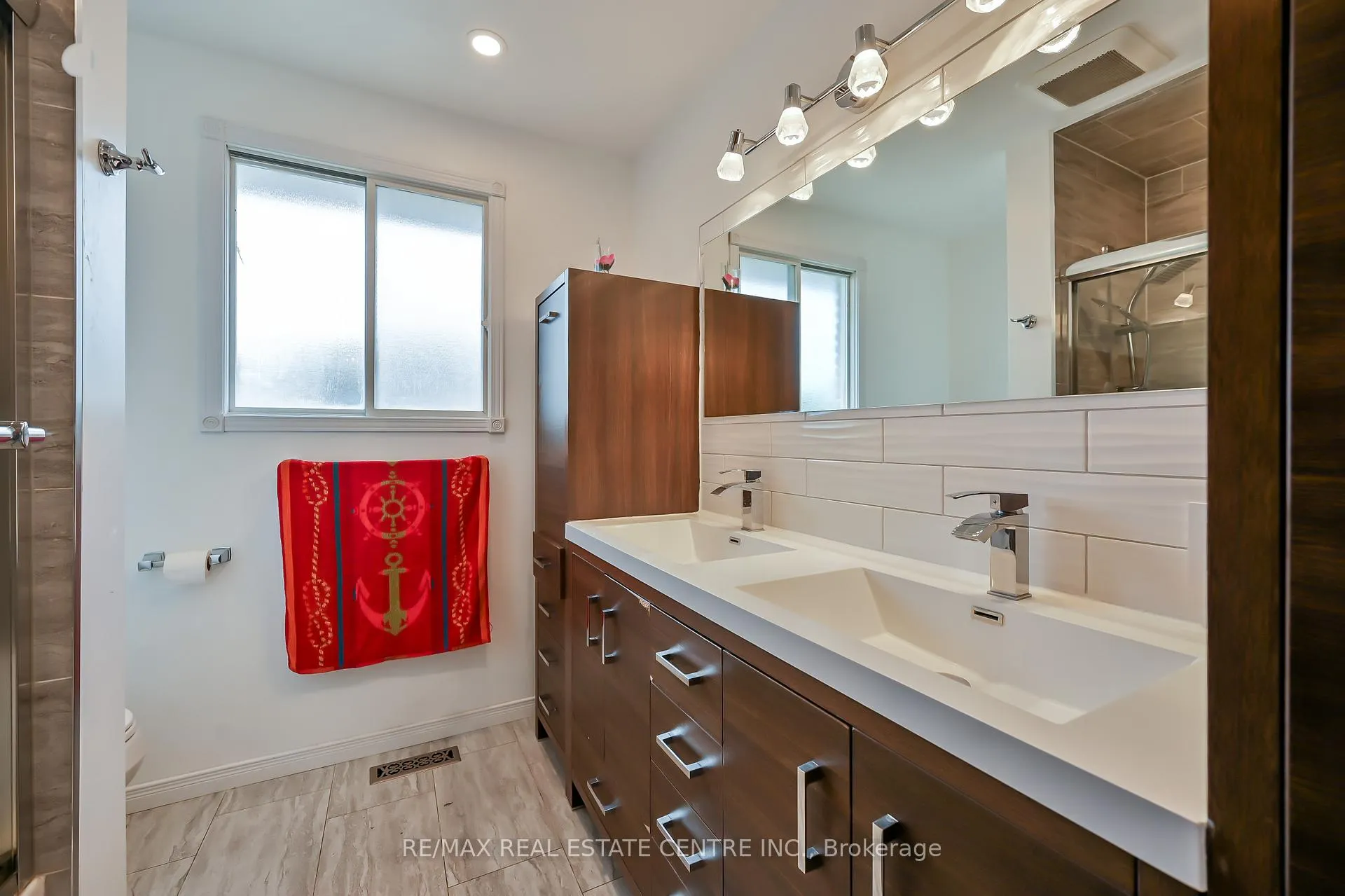 Photo 21 of 30 Goldcrest Drive, Hamilton, Stoney Creek — HOMEH