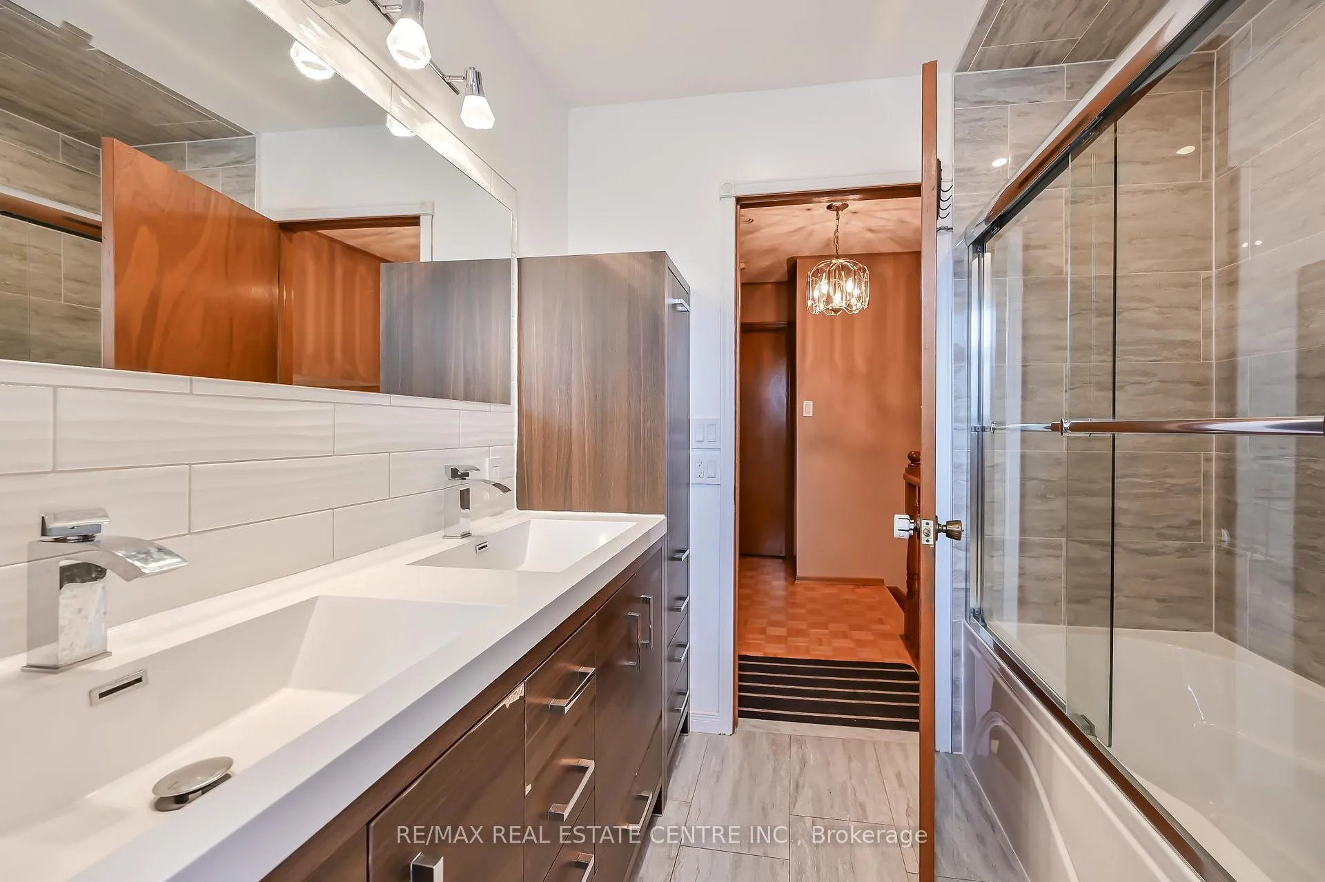 Photo 23 of 30 Goldcrest Drive, Hamilton, Stoney Creek — HOMEH
