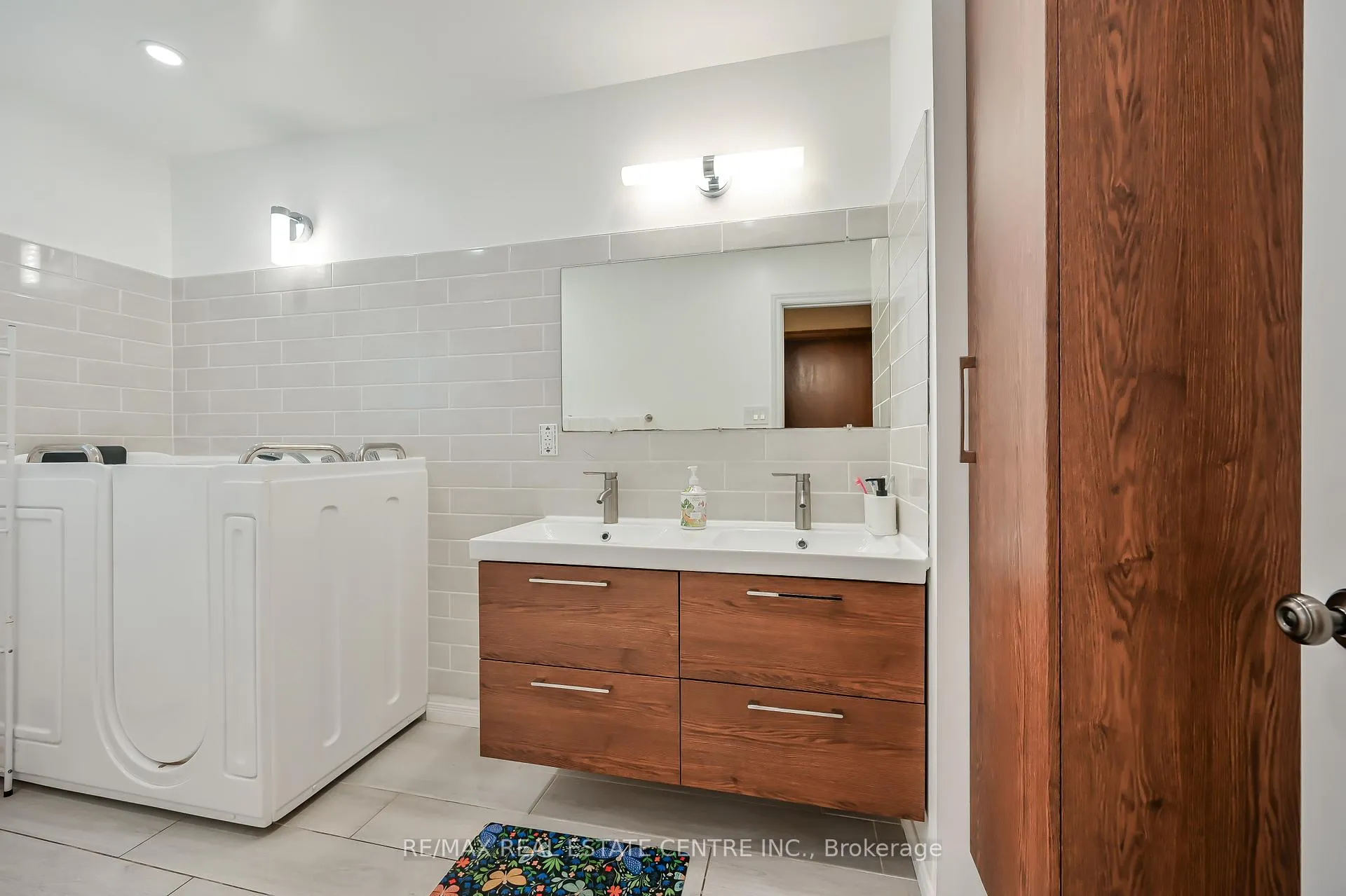 Photo 30 of 30 Goldcrest Drive, Hamilton, Stoney Creek — HOMEH