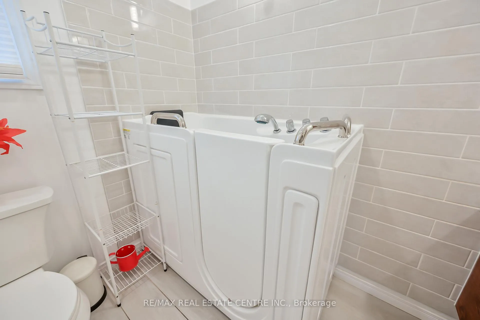 Photo 32 of 30 Goldcrest Drive, Hamilton, Stoney Creek — HOMEH
