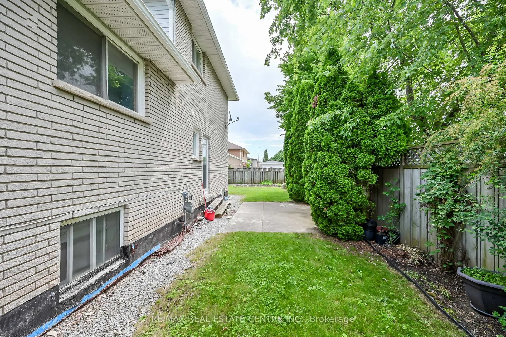 Photo 34 of 30 Goldcrest Drive, Hamilton, Stoney Creek — HOMEH