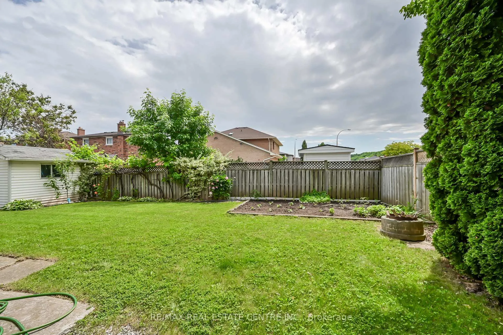 Photo 35 of 30 Goldcrest Drive, Hamilton, Stoney Creek — HOMEH