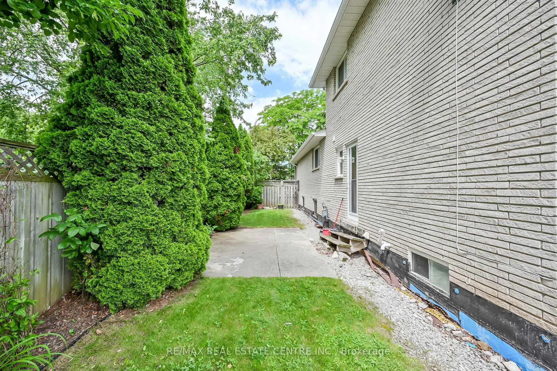Photo 36 of 30 Goldcrest Drive, Hamilton, Stoney Creek — HOMEH