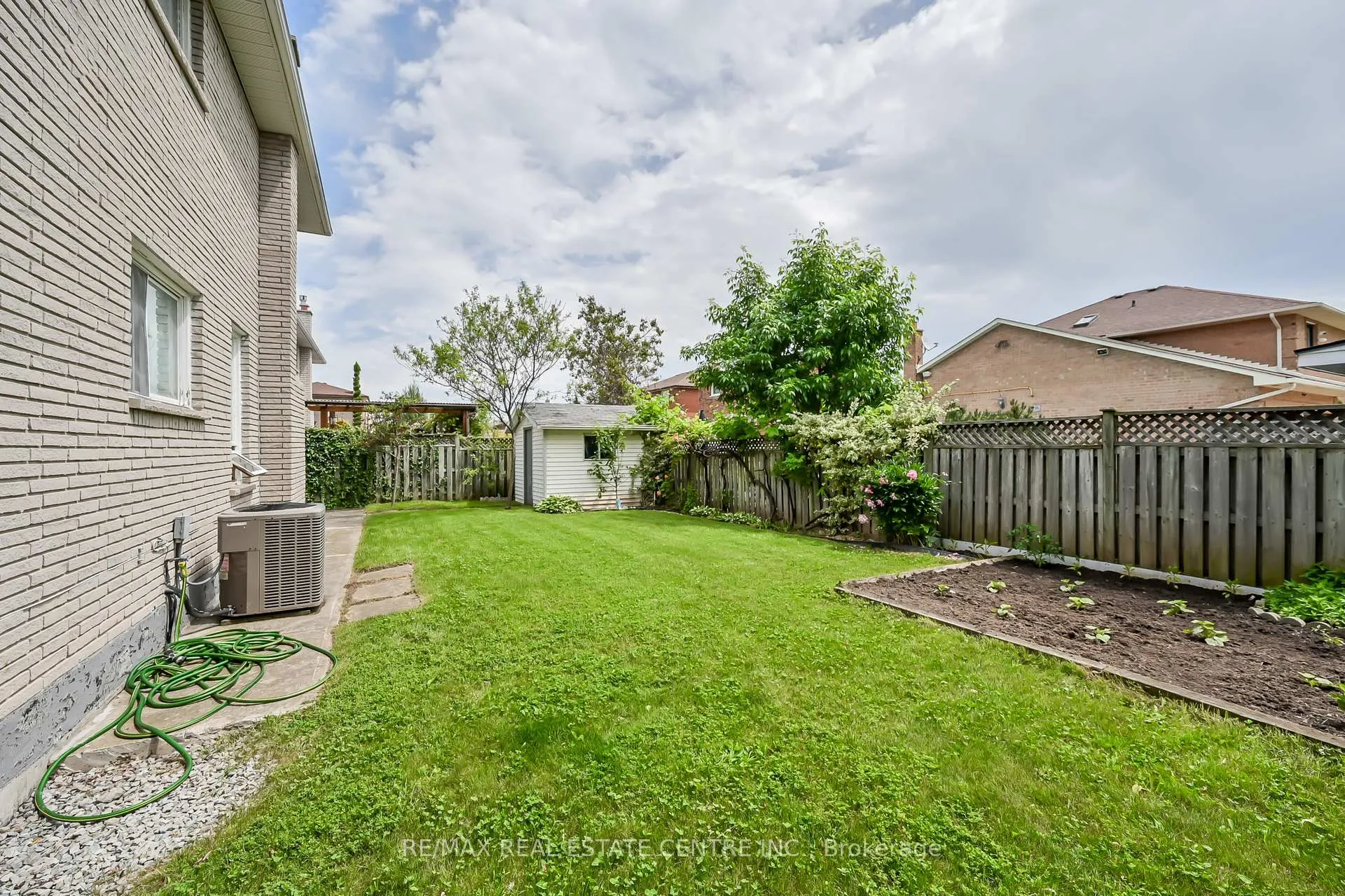 Photo 37 of 30 Goldcrest Drive, Hamilton, Stoney Creek — HOMEH