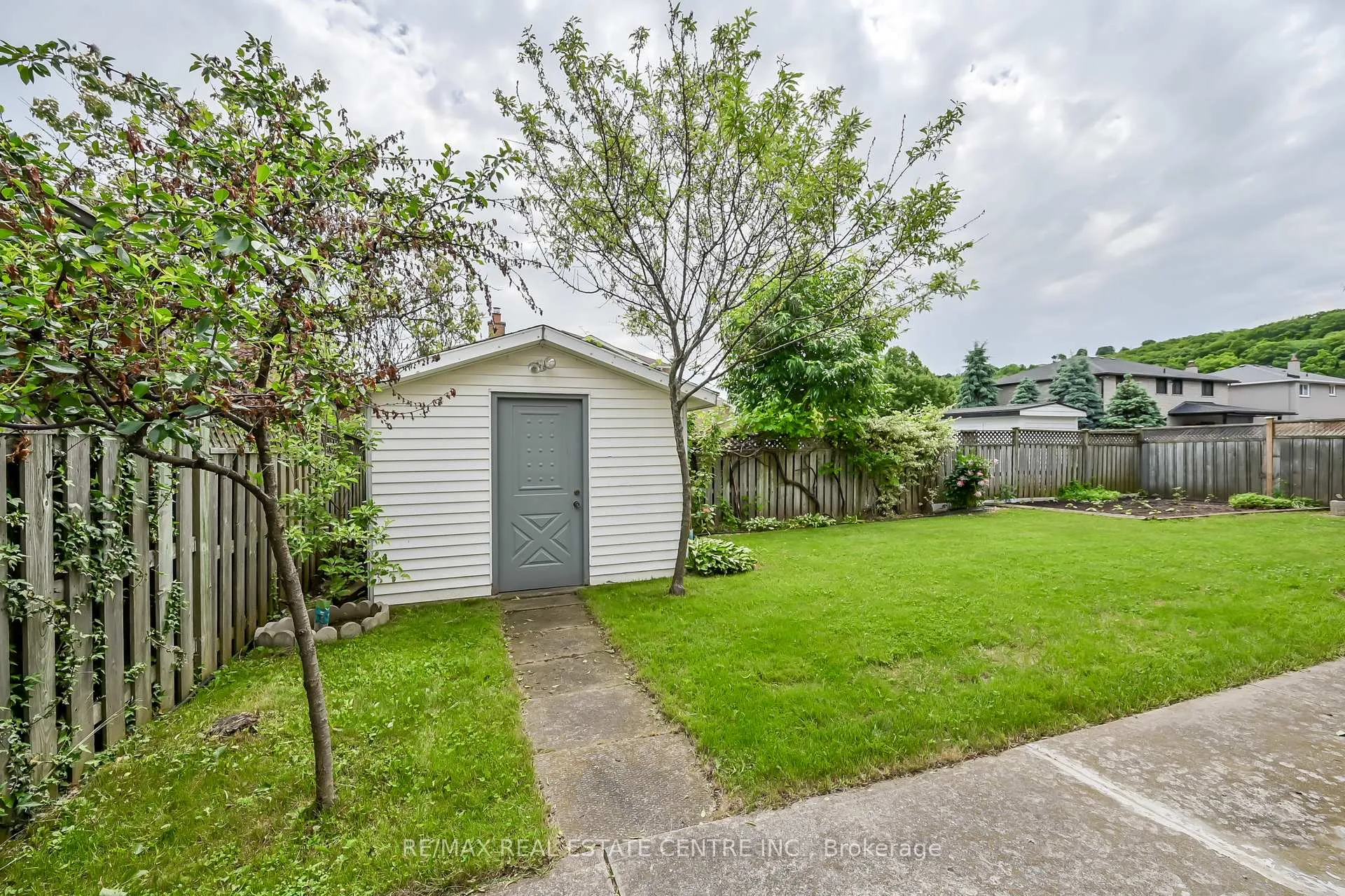 Photo 38 of 30 Goldcrest Drive, Hamilton, Stoney Creek — HOMEH