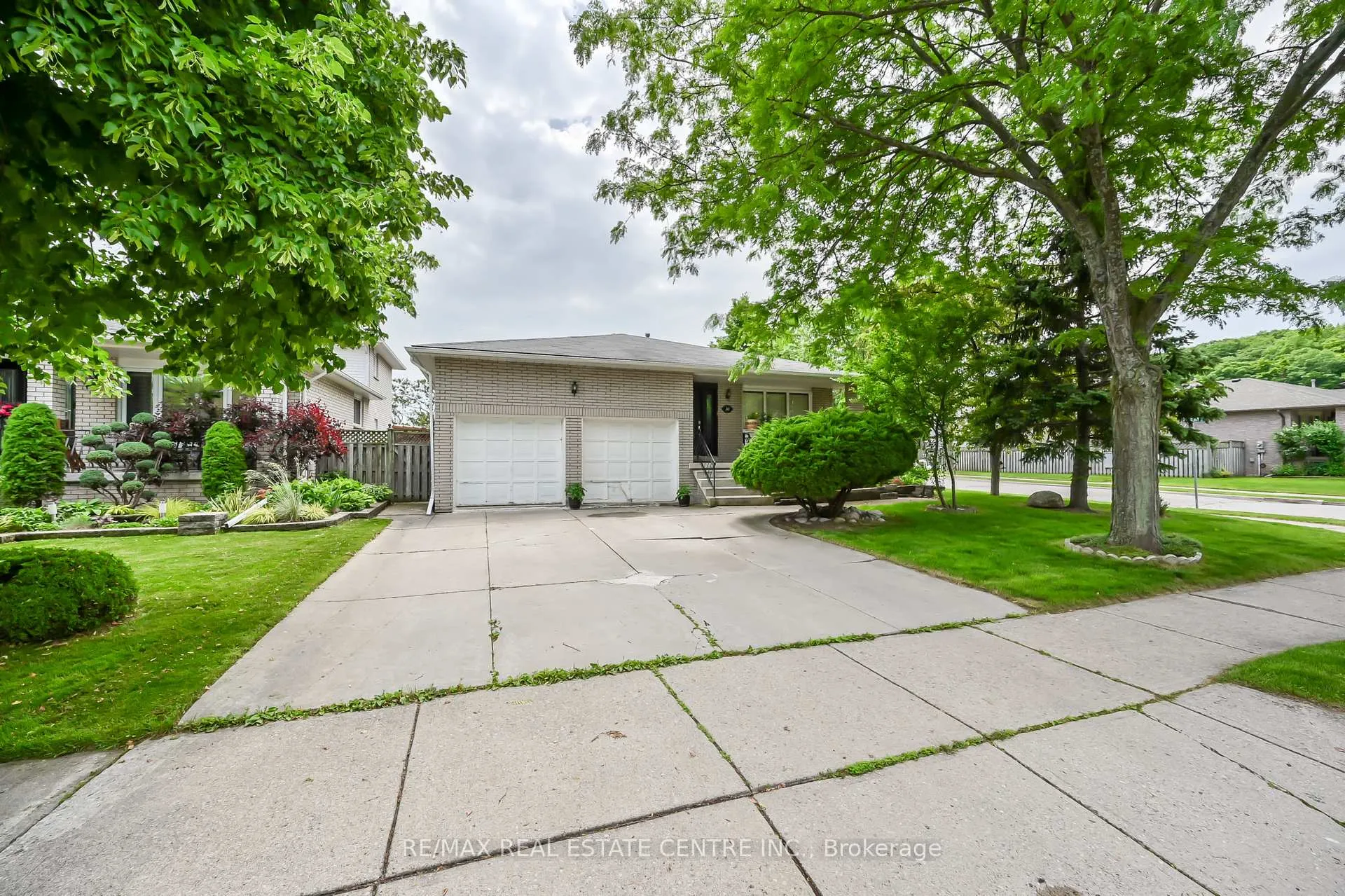 Photo 42 of 30 Goldcrest Drive, Hamilton, Stoney Creek — HOMEH