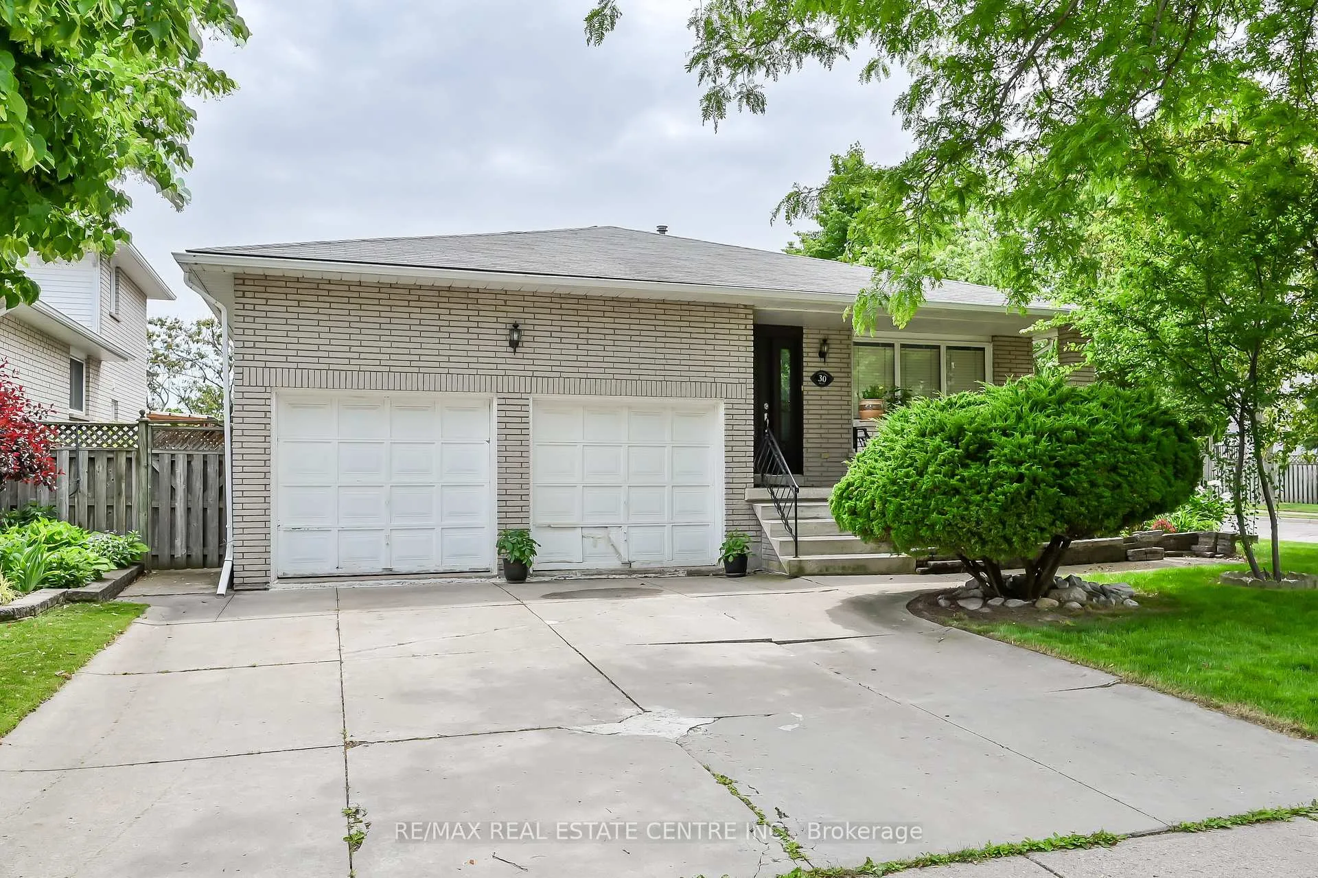 Photo 43 of 30 Goldcrest Drive, Hamilton, Stoney Creek — HOMEH