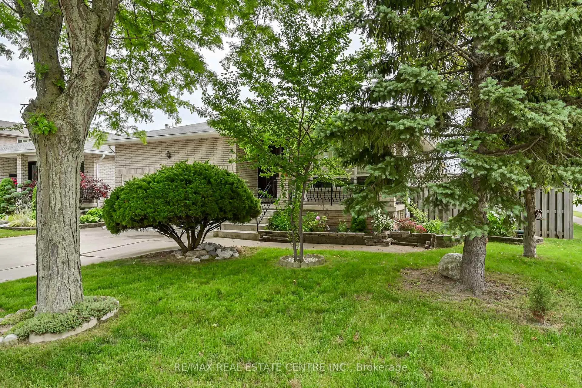 Photo 45 of 30 Goldcrest Drive, Hamilton, Stoney Creek — HOMEH