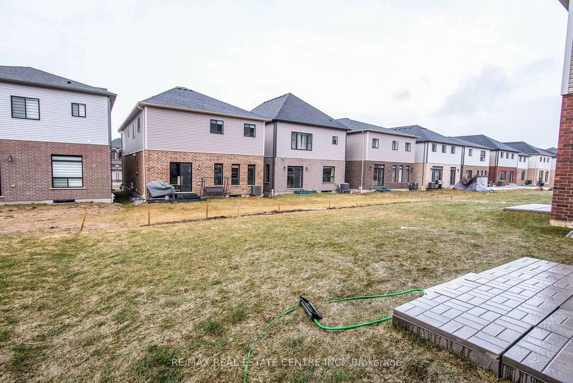 Photo 3 of 249 Broadacre Drive, Kitchener — HOMEH