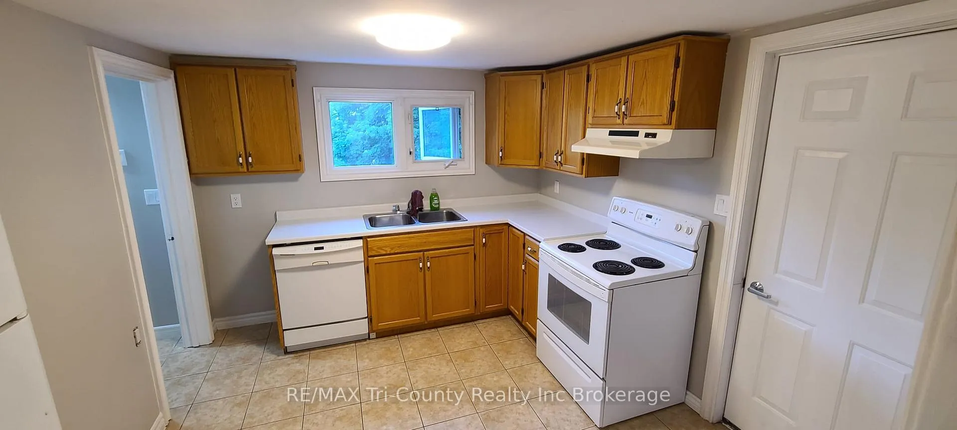 Photo 6 of 51 Rolph Street, Tillsonburg — HOMEH